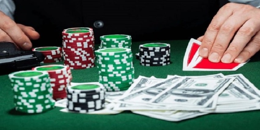 Bạn hãy chọn đúng  thời điểm đặt cược tiếp khi chơi Poker phù hợp